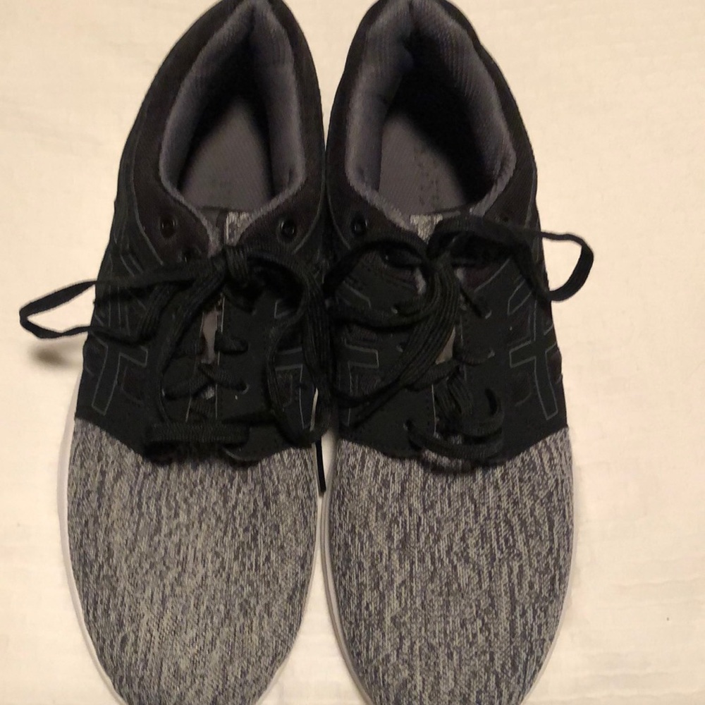 ASICS - Picture 3 of 5